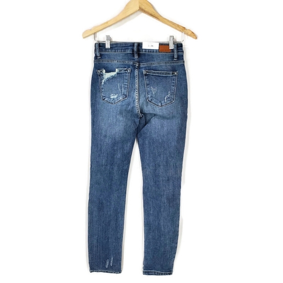 Judy Blue Mid Rise Boyfriend Fit with Stretch Sz 3/26 NWT Distressed MD Wash - Picture 2 of 12